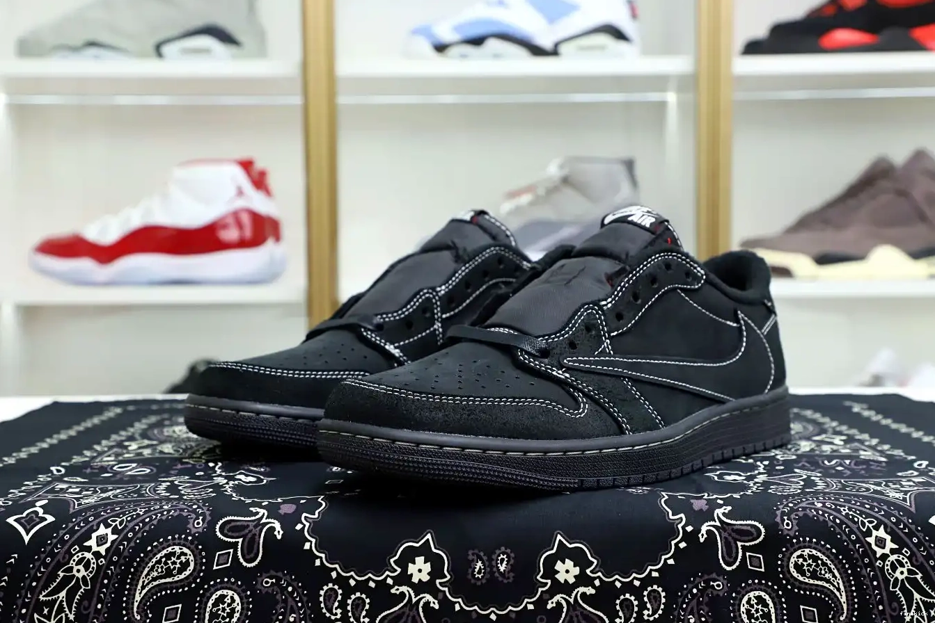 NIKE LOW AIR X PHANTOM” “BLACK TRAVIS SCOTT OG JORDAN 1 0614